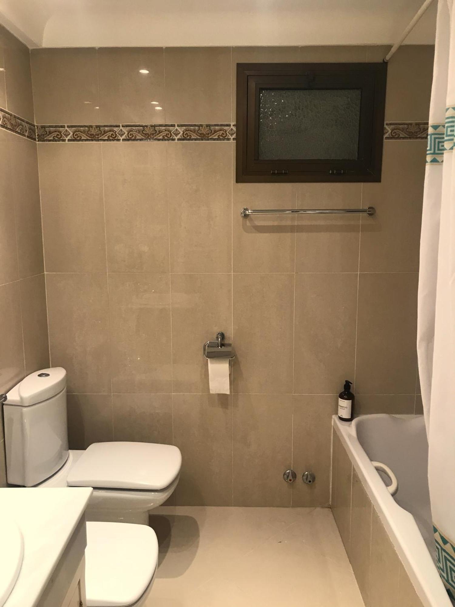 Habitacion Deluxe Con Bano Privado En Atalaya Apartagolf, Estepona Dış mekan fotoğraf