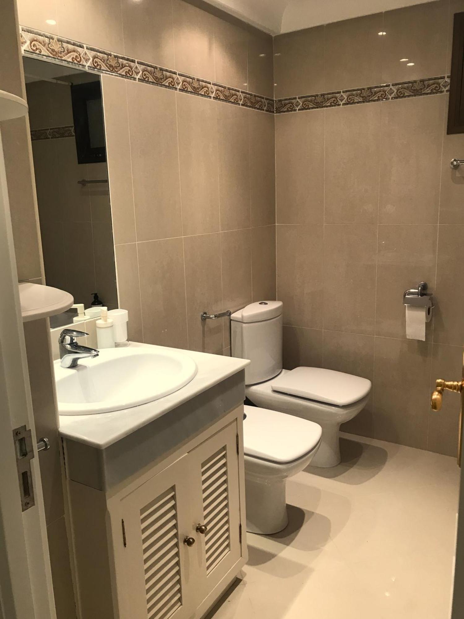 Habitacion Deluxe Con Bano Privado En Atalaya Apartagolf, Estepona Dış mekan fotoğraf