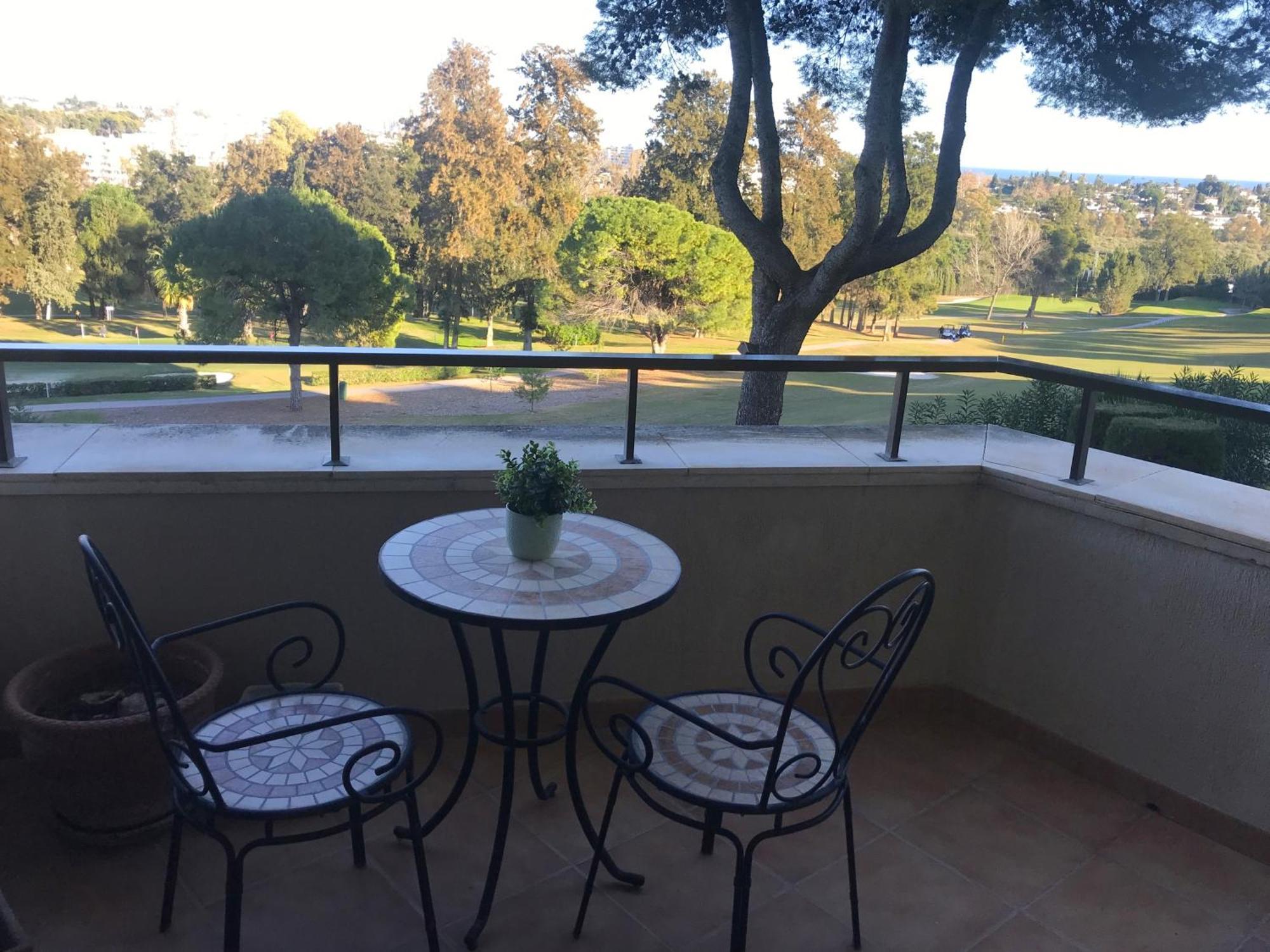 Habitacion Deluxe Con Bano Privado En Atalaya Apartagolf, Estepona Dış mekan fotoğraf